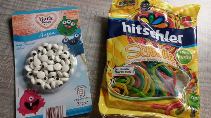 Wackelaugen und bunte Schnüre