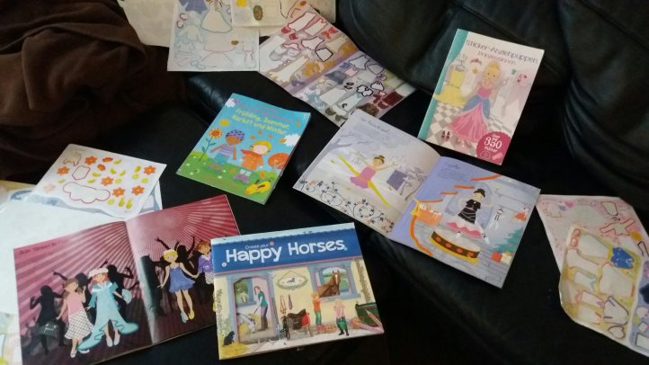 Stickerbuch als Beschäftigung bei Regen