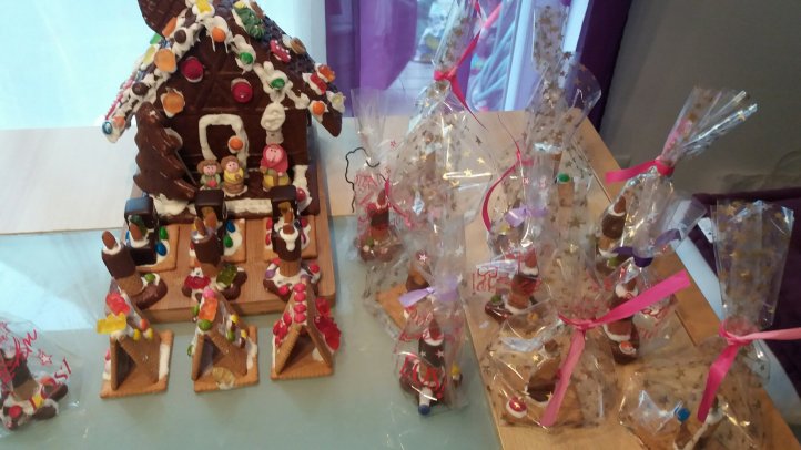 Lebkuchenhaus, Kekskerze und Dominosteinlokomotive