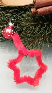 Christbaumanhänger aus Pfeifenputzern