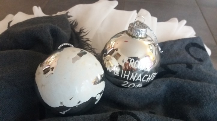 Weihnachtsbaumkugel mit Handabdruck