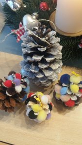 Weihnachtliche Tannenzapfen