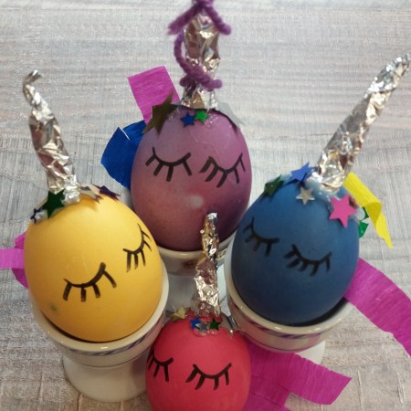 Einhorn Ostereier basteln, Foto: Mama Michi