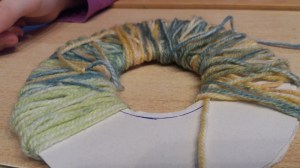 Bommel aus Wolle basteln