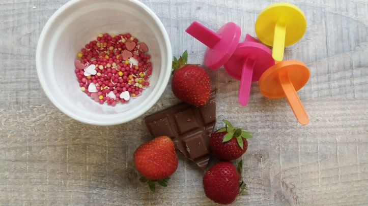 Erdbeeren am Spieß mit Schokolade