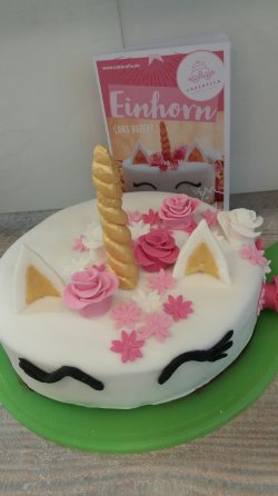 Einhorntorte mit Cakerella Backbox