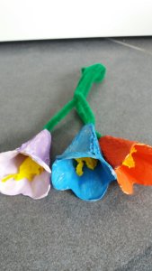 Blumen aus Eierkartons