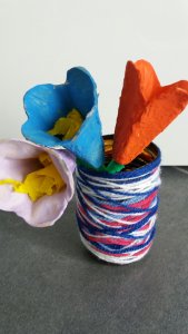 Blumen aus Eierkartons