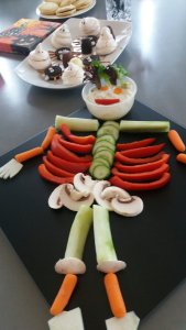 Skelett aus Gemüse zu Halloween