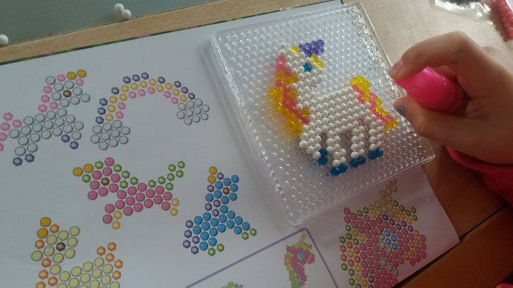 Einhornset Aquabeads neue Wassersprüher