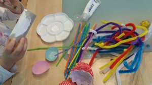 Schnemänner aus Klorollen, Muffinförmchen, Strohhalmen und Pfeiffenputzern