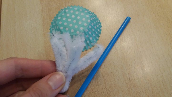 Schneemänner aus Klorollen basteln