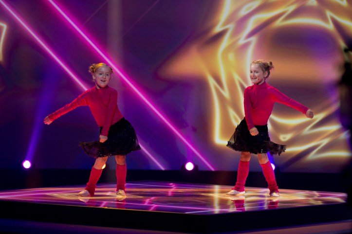 Lisa und Lena gegen Mia und Pia klein gegen groß