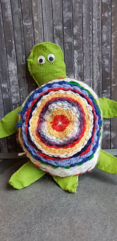 Schildkröte aus Webrahmen selber machen