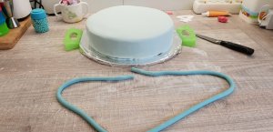 Torte mit Fondant eindecken