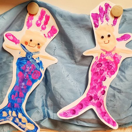 Meerjungfrau aus Hand und Fußabdrücken