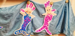 Meerjungfrau aus Hand und Fußabdrücken