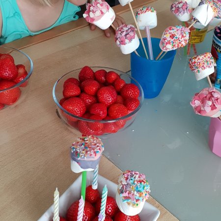 Marshmallow Cake Pops