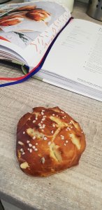 Kinder backen mit Hefe